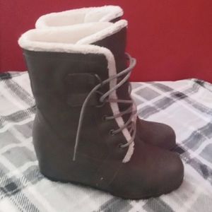 Time and Tru women's winter boots